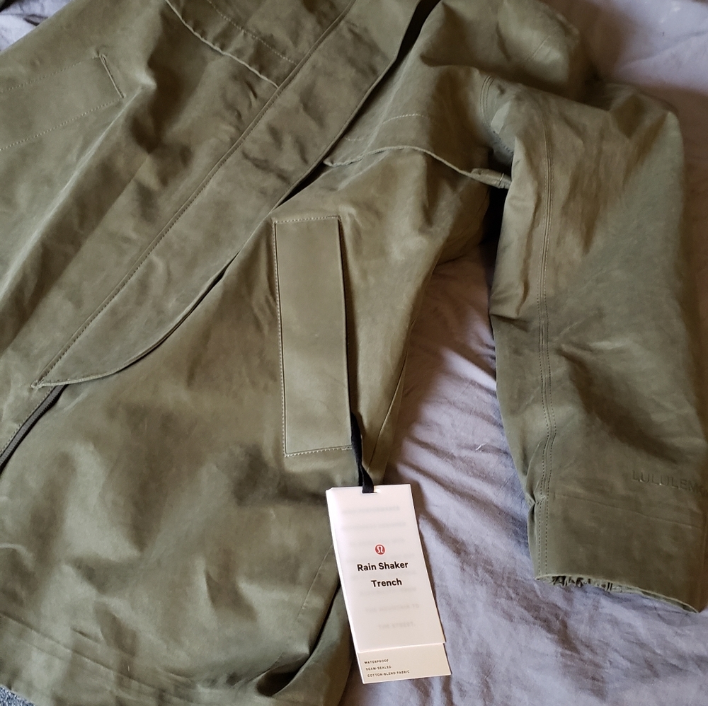 NWT Size 6 LLL Rain Shaker Trench